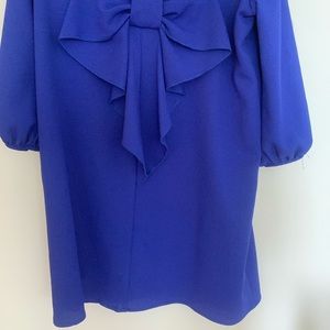 Bow dress with open sleeves